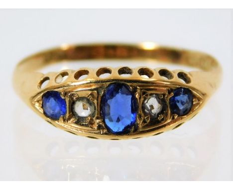 An antique 18ct gold ring set with diamond &amp; sapphire 1.8g size S/K