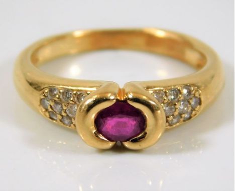 An 18ct gold ring set with ruby &amp; diamond 3.9g size L