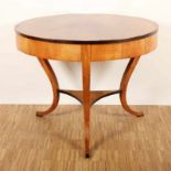 Von Zengen Kunstauktionen | Art, Antiques, Collectibles RUNDER TISCH, Mahagoni, ausziehbar, H 75, Dm 121 bzw. L 160
