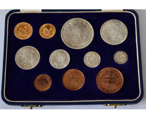 South Africa Proof Set 1952, 11 coins comprising: gold pound (7.9g, .917 gold) & half pound (3.9g, .917 gold), silver crown, 