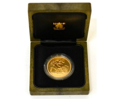 Gold £5 1985, Maklouf portrait, 'U' (denoting 'Uncirculated') in small circle to left of date, with cert, in original wood & 