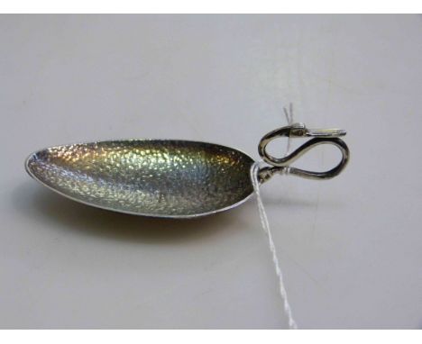Silver caddy spoon, Deakin & Francis, Birmingham 1973