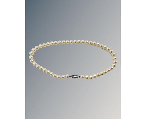 An early 20th century pearl necklace with 9ct white gold clasp, length 32.5 cm.