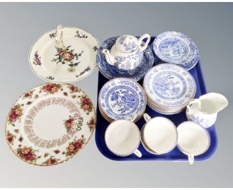 A tray containing a quantity of Spode blue and white porcelain Royal Albert Old Country Roses plate etc.
