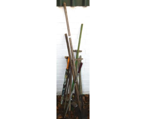 Garden tools. (a small quantity) 