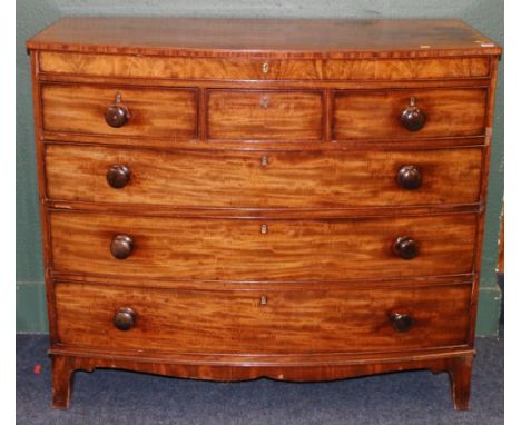 Regency bowfront mahogany chest of drawers, with two short and three long drawers, on splayed bracket feet, 108cm x 125cm.
