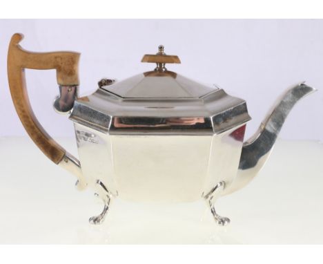 George V silver teapot of octagonal form raised on paw supports, Sheffield 1933, E V Viners Ltd (Emile Viner), 592g gross.