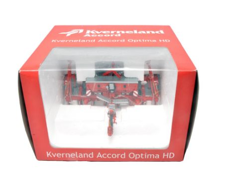 Agrar-Toy 1/32 farm model issue comprising Kverneland Accord Optima HD Drill. Excellent and secure in box.