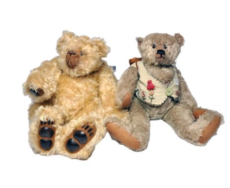 Artist designed teddy bear 1998 Limited Edition 2/6 "Tully" by Pat Murphy /Murphy Bears. This cute little bear has grey mohai