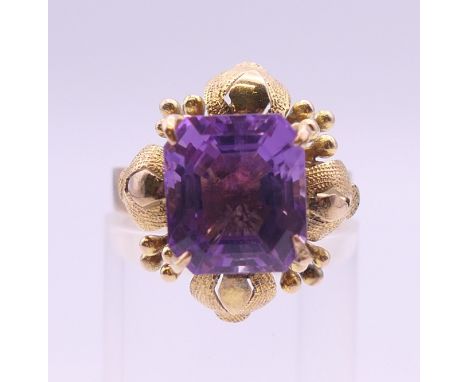 A 14 K gold amethyst ring. Ring size M. 5.7 grammes total weight. 