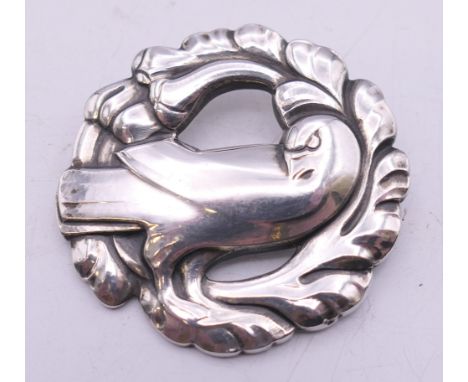 A vintage Georg Jensen circular silver brooch with dove design, numbered 165. 4 cm wide.