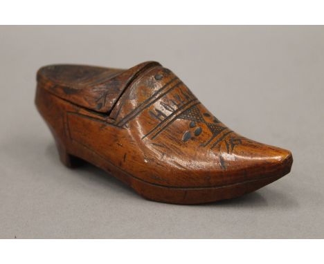 A 19th century snuff box in the form of a Dutch clog. 12.5 cm long.