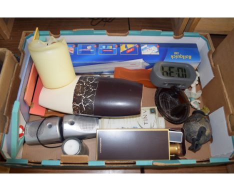 BOX OF MIXED ITEMS: POTTERY VASE, ELECTRIC CLOCK, ETC