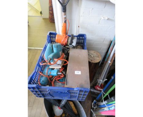 A mixed lot of various electric power tools to include jigsaws, sander, circular saw, battery charger and other assorted item
