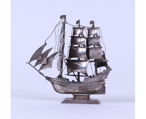 A silver ship model of a 17th century merchant ship. Weight 164 grams.H.: 13 cm. 