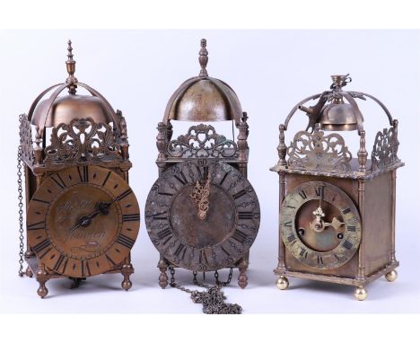 A lot consisting of (3) lantern bells, after an older example.H.: 38 cm. 