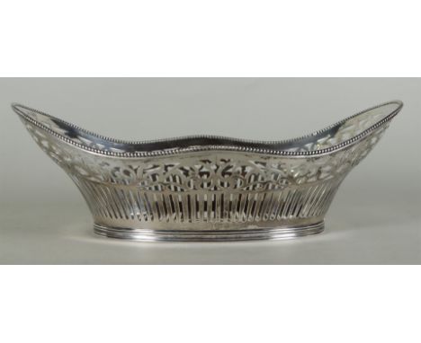 A large silver openwork bread basket, contoured model with pearl edge. 2nd grade Schriek & Looren de Jong Fa. Schoonhoven (19