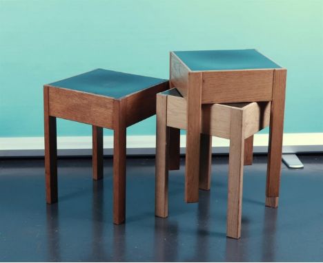 A lot consisting of (3) vintage side tables/stools with black lacquered tops/seats. Approx. 1930/50.47 x 33 x 33 cm. 