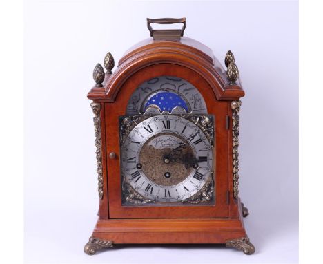 Large model Westminster table clock, John Thomas London. Circa 1960.35 x 23 x 17 cm.