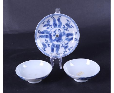 A porcelain plate with decoration of long frames (pierced) China Kangxi and two porcelain lids China 19th century.Diam. plate