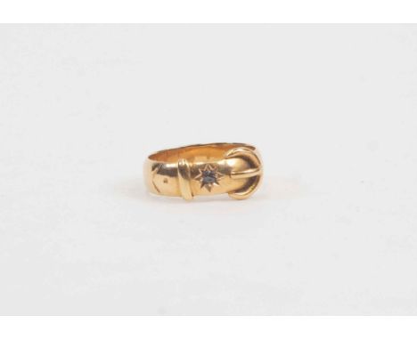 An 18ct yellow gold diamond set buckle ring, set to the centre with a star set rose cut diamond, size approx K1/2, total gros