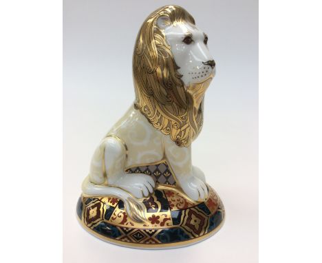 Royal Crown Derby Heraldic Lion, limited edition 632/2000, first quality, Gold stopper, boxed with certificate