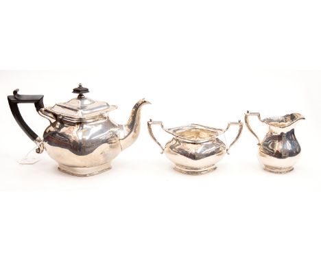 An Edward VII Silver square teapot, jug and sugar bowl with wavy shaped rim, Sheffield 1905, maker C.E.NTotal weight 9.54gms