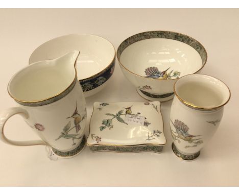 Wedgwood 'Humming Birds' bowl, jug, vase and trinket dish, with Wedgwood 'Blue Siam' bowl (5) 