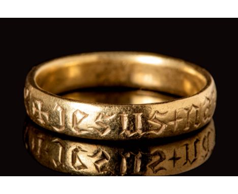 Ca. AD 1300 - 1500.A late Crusaders gold ring adorned on the external surface with an inscription which reads“JESUS+NAZARENUS