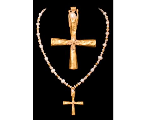 Ca. AD 500 - 700 . A stunning Byzantine necklace comprising of pink and white pearls that alternate with gold beads. In the c