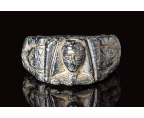 Ca. 200 - 100 BC.A rare Gandharan stone ring depicting a bust of Buddha. The shoulders are intricately carved with more depic