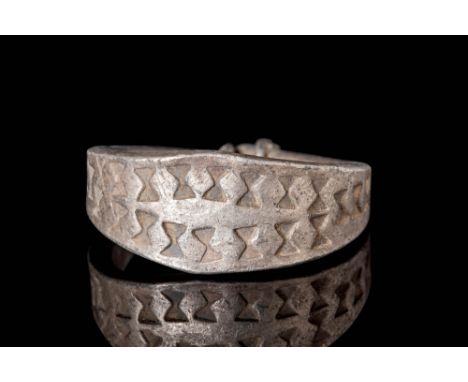 Ca. AD 800 - 1100.An elegant Viking solid gold ring with a round hoop formed from two intertwining strands. These strands tap