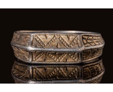 Ca. AD 1400.A medieval British silver-gilt ring with a round hoop divided by high mid-rib, embellished with gilt geometric mo
