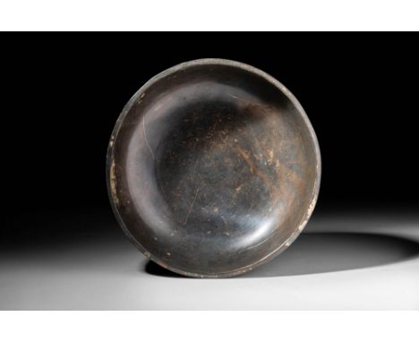 Ca. 500 - 300 BC.An Eastern Greek shallow bowl with a round yet stable base, adorned with concentric circles on the external 