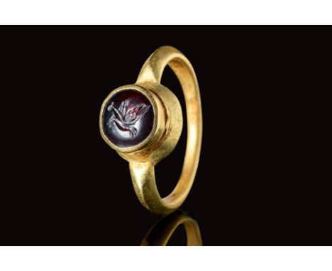 Ca. AD 400 - 600.A Byzantine solid gold ring with a round hoop that widens at the shoulders into a triangular shape. The shou