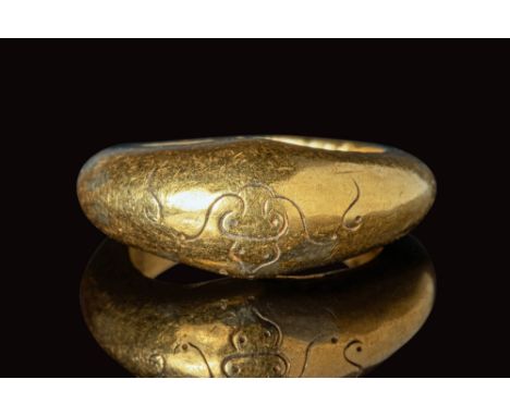 Ca. AD 600 - 1200. A Javanese gold ring, composed of a round hoop with a D section, that enlarges on the shoulders to form a 