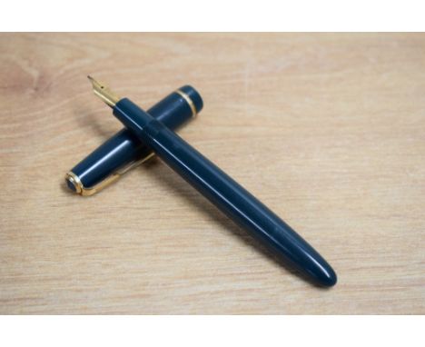 A Parker Duofold  aerometric fill fountain pen in green with Duofold cap band having Parker 14k England 10 nib