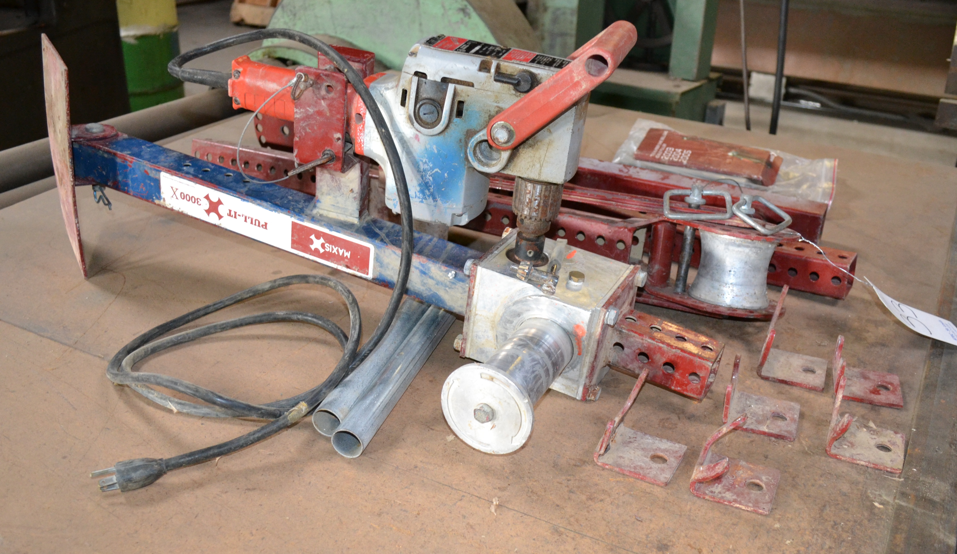 Maxis Cable Puller; With Milwaukee 1/2" Hole Hawg