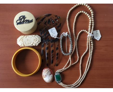 Selection of various vintage jewels etc.