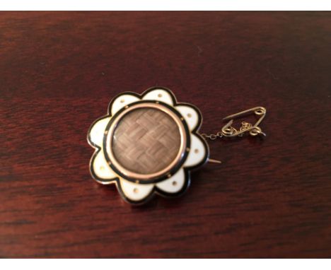 Good quality enamel and rose gold mourning brooch.