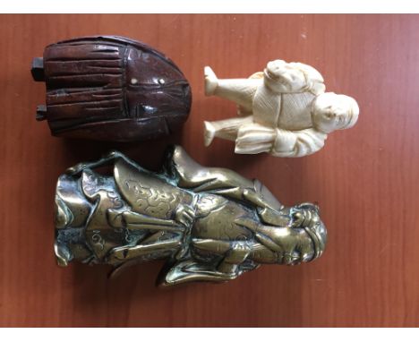 Ivory nesuke, Chinese bronze figure and a damaged snuff box.