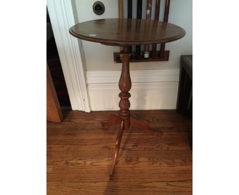 Victorian tripod table, pale mahogany.