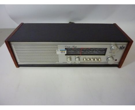 Vintage Roberts radio model RM40 no. 18456 W45cm 