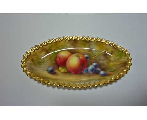 Royal Worcester pin dish with hand painted decoration by J. Smith date code c. 1953 L18.5cm 