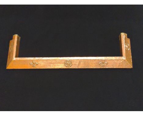 Art and Crafts style heavy oak and hammered copper fire fender. W 130cm D36.5cm