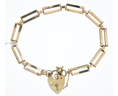9ct gold gate link bracelet with safety chain. 5.73g (matches with gate link necklace in lot 56)&nbsp;