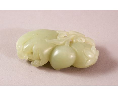 A GOOD CHINESE JADE CARVING, 5.5cm long.