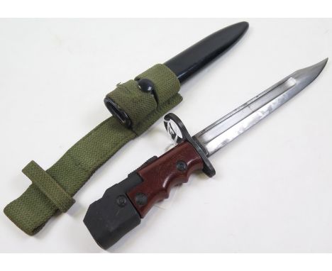 Bayonet - A very good British No.7 Bayonet with twist pommel, red grips, in its steel scabbard with webbing frog. In unissued