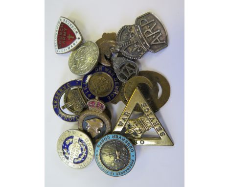 Badges WW1 including old contemptible lapel /1914/1915 /1916 on war service VTC/national reserve / church army for war worker