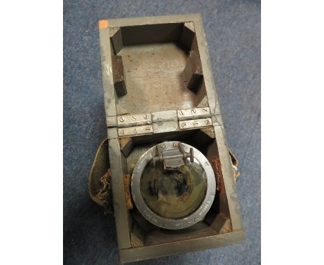 Compass in original wooden box, Type 06, ref no. 6A/0473, no 4499D